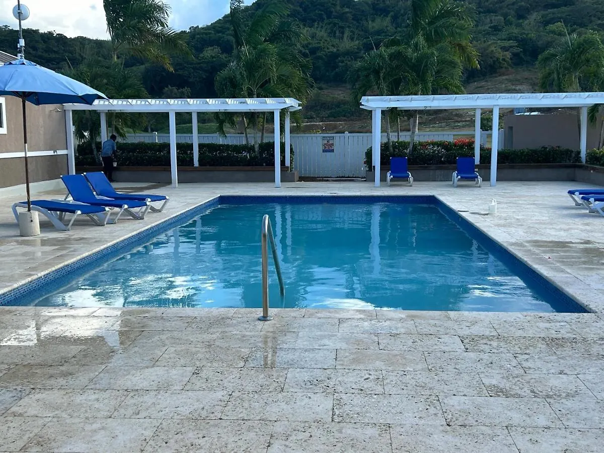 Seamist Villa @Oceanpointe Lucea Comfy 2Br W/Pool Gym & Parking