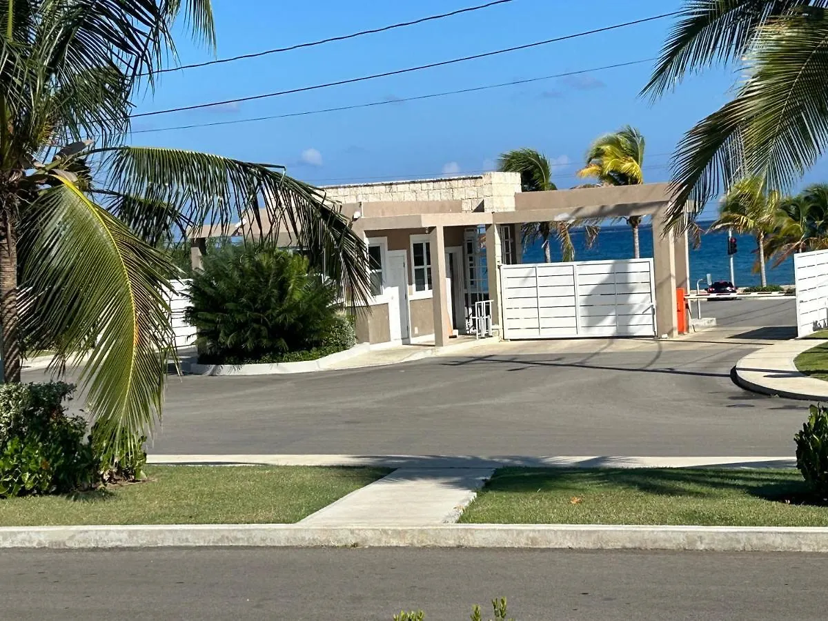 Seamist Villa @Oceanpointe Lucea Comfy 2Br W/Pool Gym & Parking Holiday home